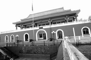 重庆一镇政府办公楼群酷似天安门城楼惹争议(图)